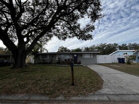 11128 116th St in Largo, FL - Building Photo