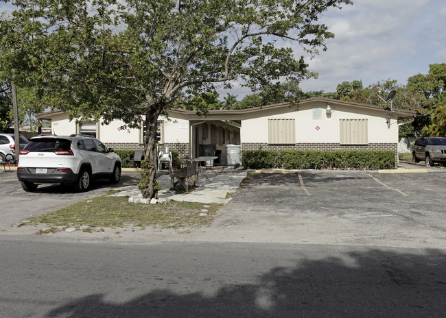 417 NW 7th Ave in Pompano Beach, FL - Building Photo - Building Photo