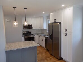 67 4th Ave, Unit Upstairs in Garwood, NJ - Building Photo - Building Photo