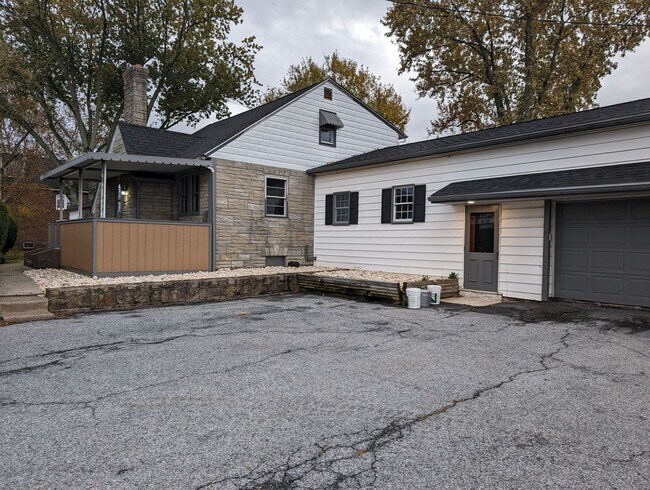 633 W Ridge Pike in Royersford, PA - Building Photo - Building Photo