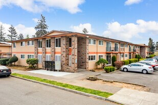 Alder Royal Apartments in Portland, OR - Building Photo