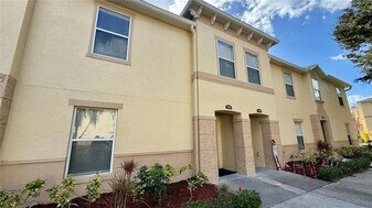 2710 Club Cortile Cir in Kissimmee, FL - Building Photo
