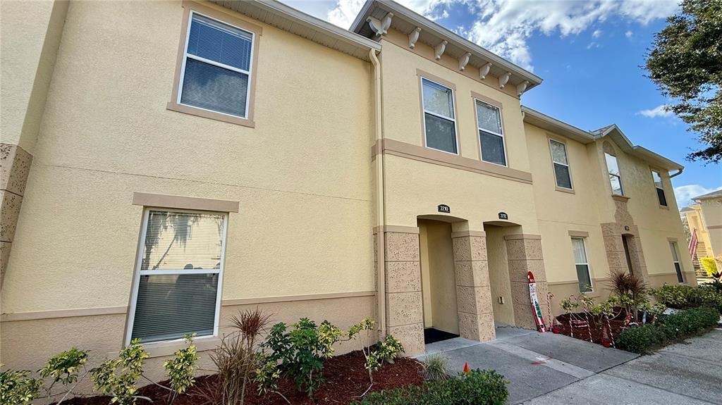 2710 Club Cortile Cir in Kissimmee, FL - Building Photo