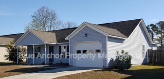 141 Belvedere Dr in Holly Ridge, NC - Building Photo
