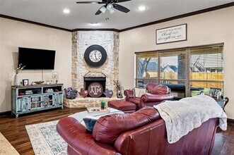 8918 N Longwood Dr in Granbury, TX - Building Photo - Building Photo