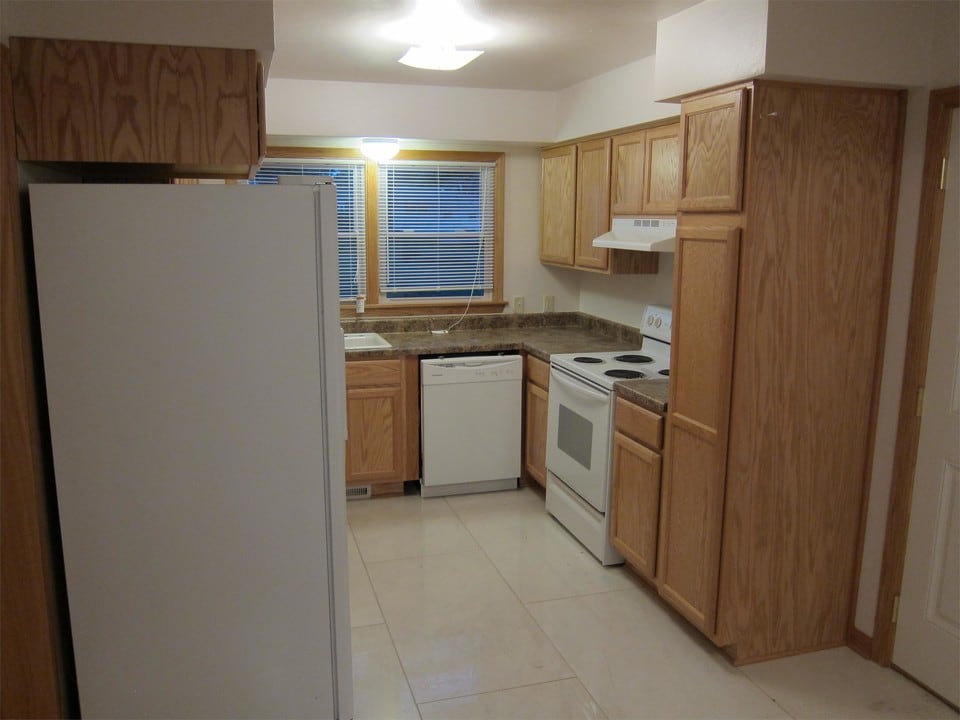 2008 Fairview Dr in Cedar Falls, IA - Building Photo