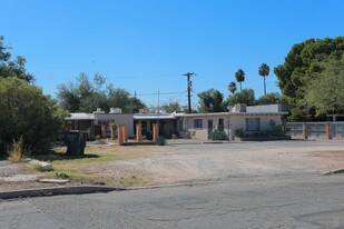 4702 E 4th St in Tucson, AZ - Building Photo