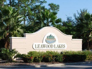 353 Leawood Cir in Naples, FL - Building Photo - Building Photo