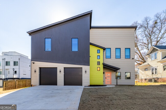 property at 2017 Memorial Dr SE