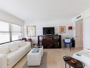 550 Ocean Dr in Key Biscayne, FL - Building Photo - Building Photo