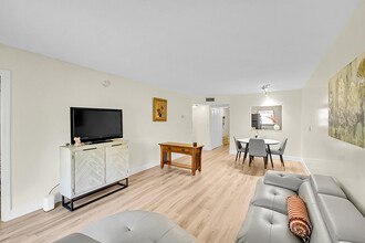 9503 Boca Cove Cir in Boca Raton, FL - Foto de edificio - Building Photo