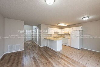 686 W Martha Dr in Fayetteville, AR - Building Photo - Building Photo