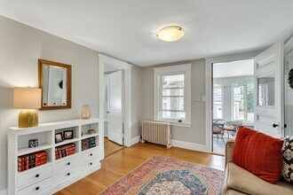 9 Keefe Ave, Unit #1 in Newton, MA - Foto de edificio - Building Photo