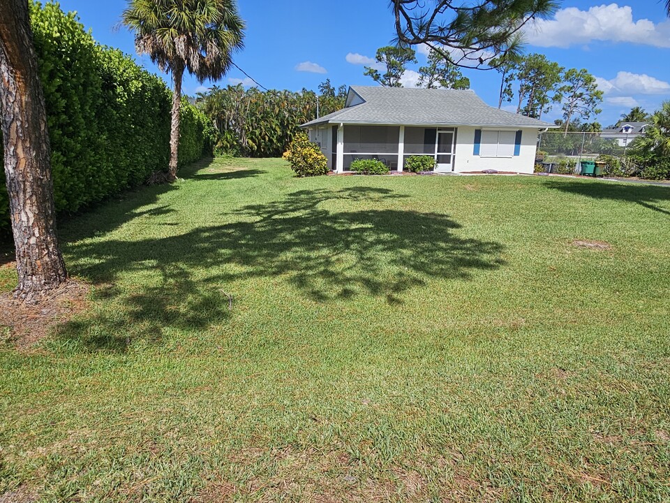 516 Gordonia Rd in Naples, FL - Building Photo