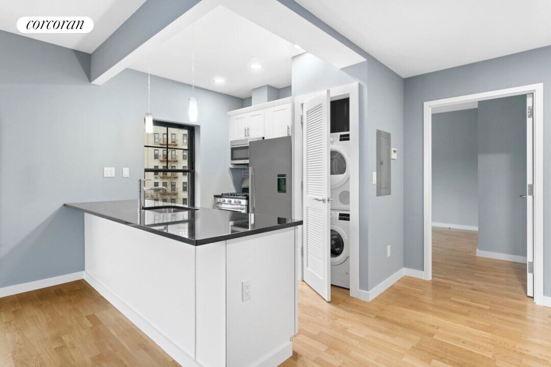 460 Grand St in Brooklyn, NY - Building Photo
