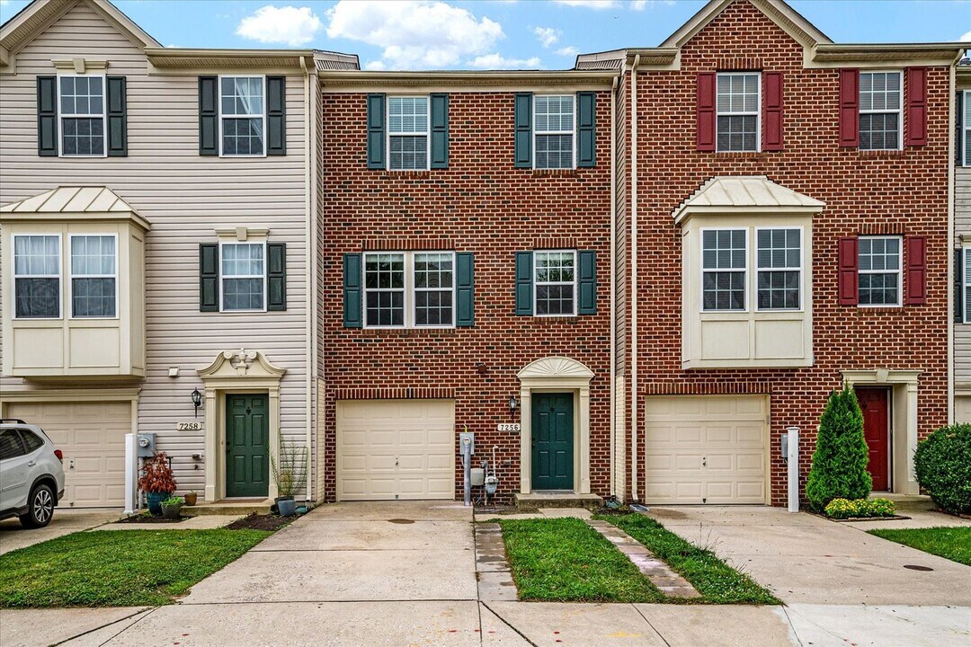 7256 Mockingbird Cir in Glen Burnie, MD - Building Photo