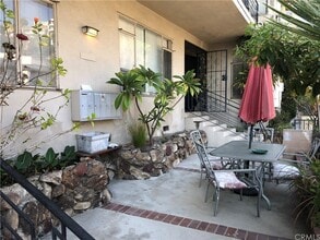 2649 N Beachwood Dr, Unit 3 in Los Angeles, CA - Building Photo - Building Photo