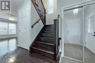 1005 Farmstead Dr in Milton, ON - Building Photo - Building Photo