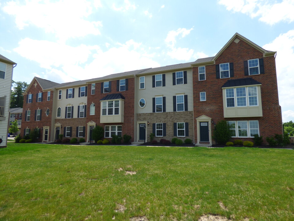 2703 Pointe View Dr in Mars, PA - Building Photo