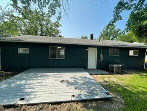 1725 Parklane Dr in Cahokia Heights, IL - Foto de edificio - Building Photo