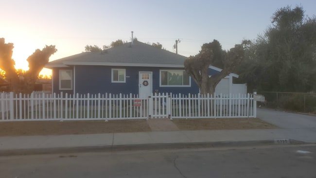 6325 Tallman Ave in Bakersfield, CA - Building Photo - Building Photo