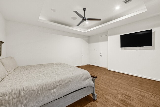 property at 707 W Clay St