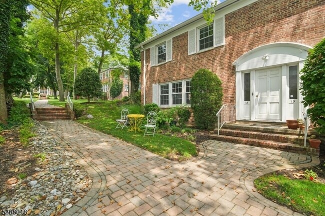 12 S Mountain Ave in Montclair, NJ - Building Photo - Building Photo