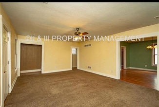 507 S Ash St in Ottawa, KS - Building Photo - Building Photo