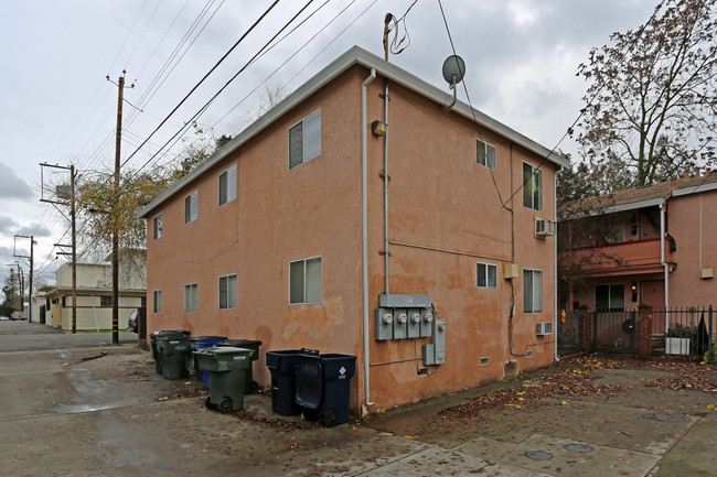 1916 7th St in Sacramento, CA - Foto de edificio - Building Photo