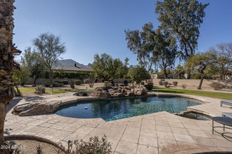 5803 E Vía Del Cielo in Paradise Valley, AZ - Building Photo - Building Photo