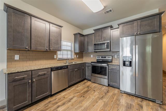 512 E Akard St-Unit -200 in Weatherford, TX - Building Photo - Building Photo