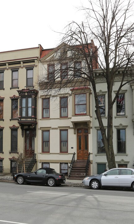 490 Madison Ave in Albany, NY - Foto de edificio