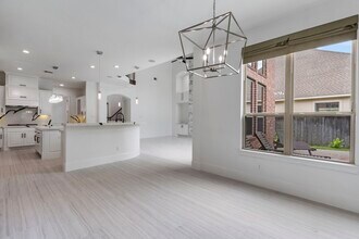 18 Player Vista Pl in The Woodlands, TX - Foto de edificio - Building Photo