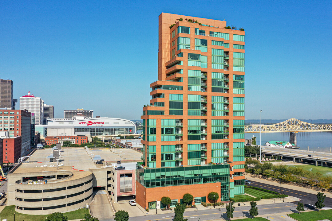 Waterfront Park Place in Louisville, KY - Building Photo