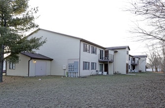 Pine Apartments in Ottawa, IL - Building Photo - Building Photo