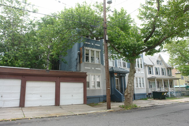 396 Mechanic St in Perth Amboy, NJ - Foto de edificio - Building Photo