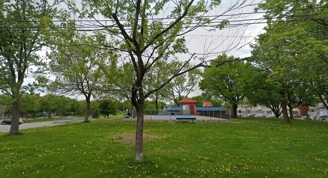 5250-5252 De Charleroi Rue in Montréal, QC - Building Photo - Building Photo