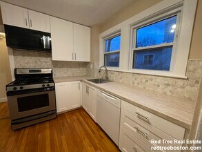 22 Cresthill Rd in Boston, MA - Foto de edificio - Building Photo