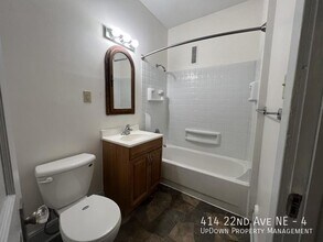 414 22nd Ave NE in Minneapolis, MN - Building Photo - Building Photo