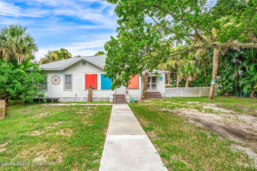 1365 Pineapple Ave in Melbourne, FL - Building Photo