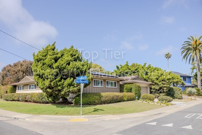 8961 Nottingham Pl in San Diego, CA - Building Photo - Building Photo