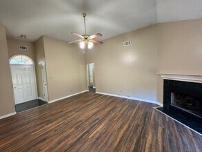 5616 Autumn Valley Dr in Memphis, TN - Building Photo - Building Photo