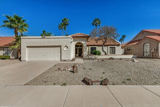 7608 W McRae Way in Glendale, AZ - Building Photo - Building Photo