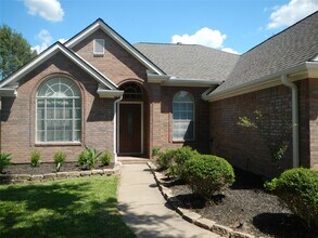 1203 Foxland Chase St in Sugar Land, TX - Building Photo - Building Photo