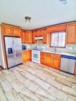 224 Charleston Ct, Unit 1 in Schaumburg, IL - Building Photo