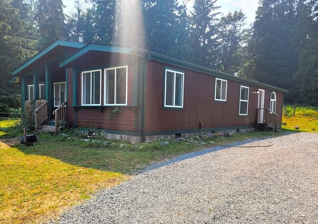 3237 Mosquito Lake Rd in Deming, WA - Building Photo - Building Photo