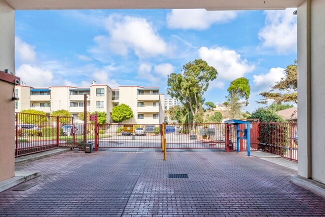 1551 Southgate Ave in Daly City, CA - Building Photo - Building Photo