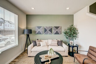 Canvas at Prairie Center in Brighton, CO - Foto de edificio - Building Photo