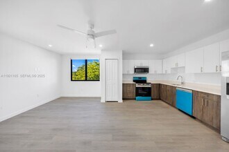 20 NE 19th Ave in Pompano Beach, FL - Building Photo - Building Photo