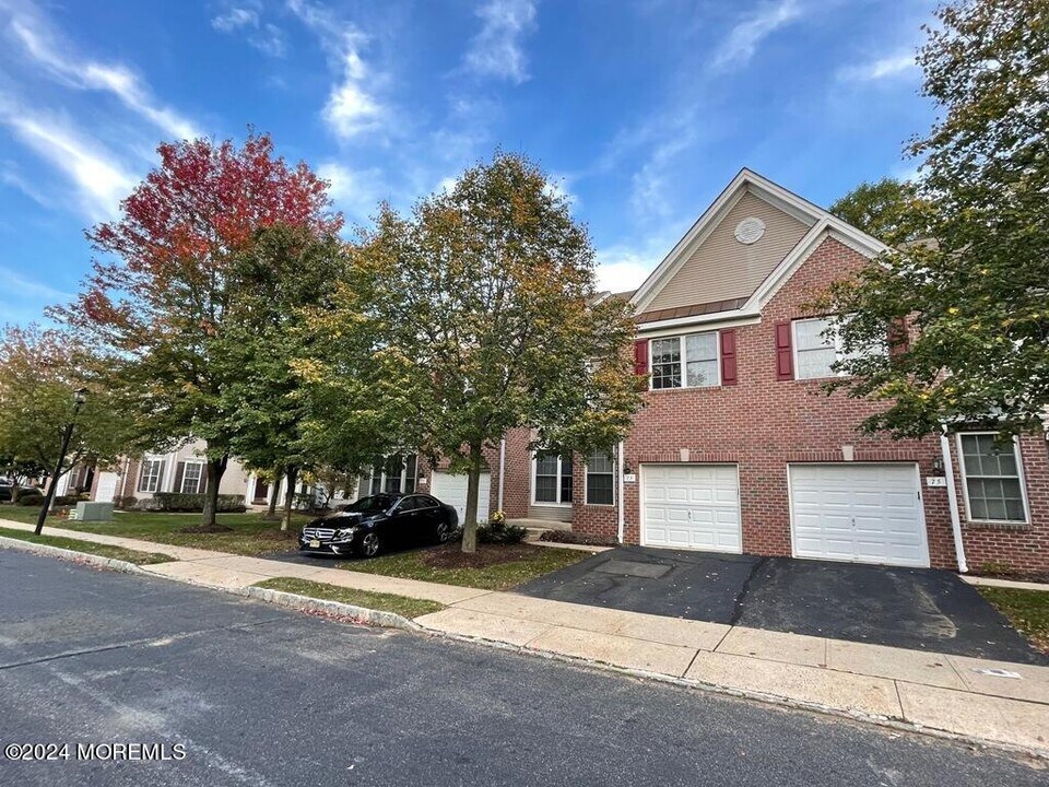 73 Ironwood Ct in Middletown, NJ - Building Photo